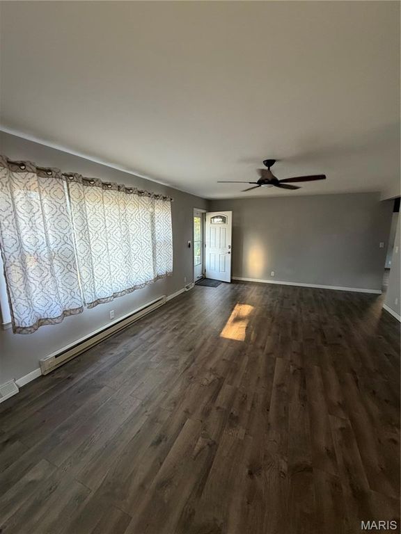 Image 15 of property listing at 423 E Fayette Street, Pittsfield, IL 62363