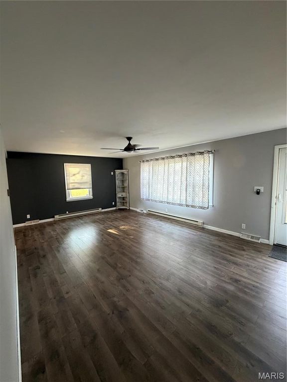 Image 16 of property listing at 423 E Fayette Street, Pittsfield, IL 62363