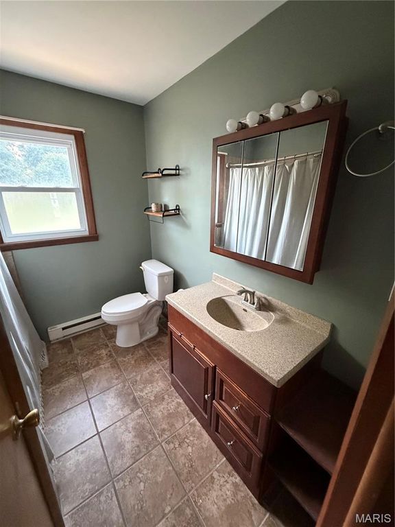 Image 20 of property listing at 423 E Fayette Street, Pittsfield, IL 62363