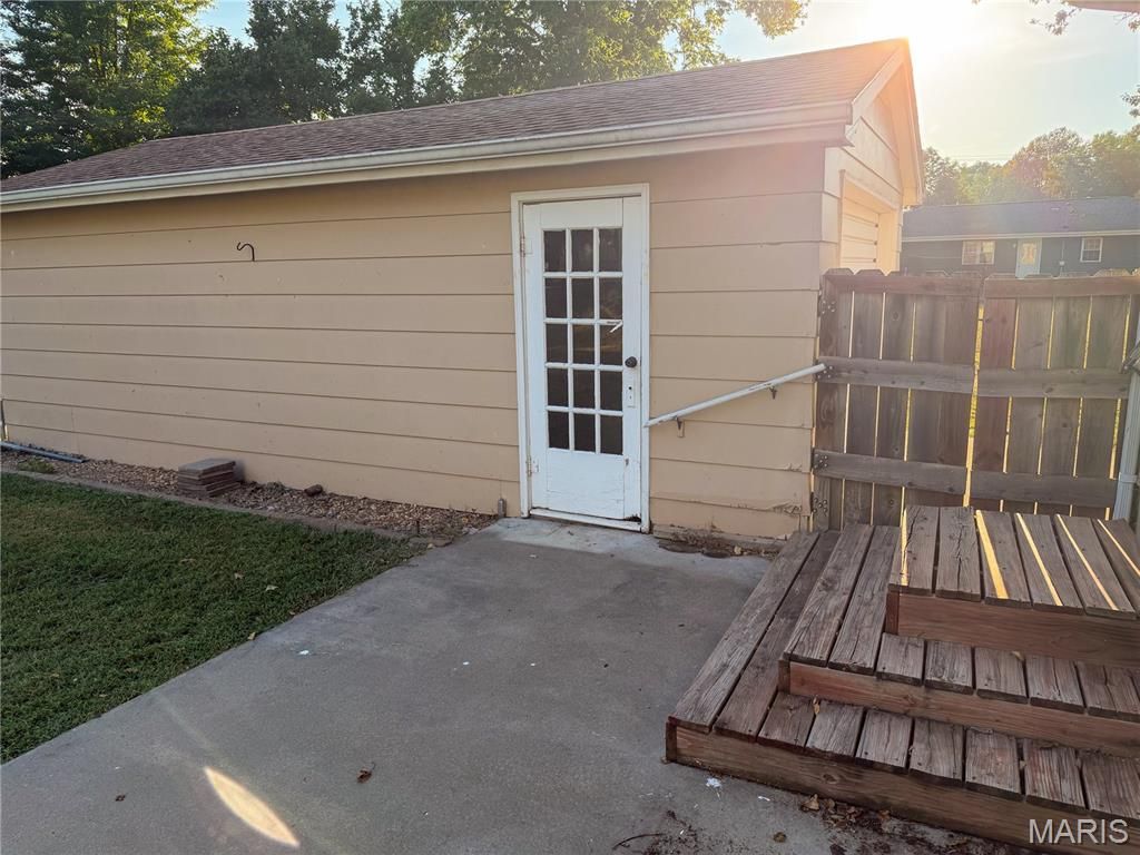 Image 4 of property listing at 423 E Fayette Street, Pittsfield, IL 62363