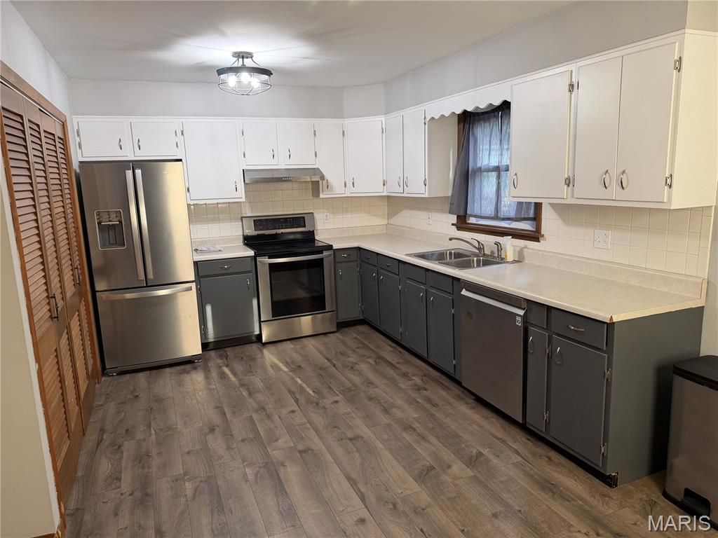 Image 6 of property listing at 423 E Fayette Street, Pittsfield, IL 62363