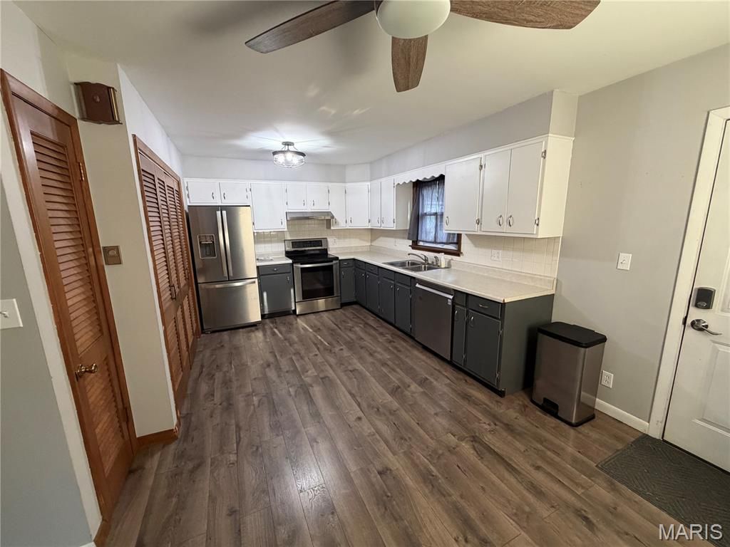 Image 9 of property listing at 423 E Fayette Street, Pittsfield, IL 62363