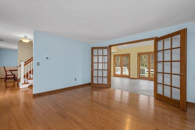 7 Neck Hill Rd, Mendon, MA 01756