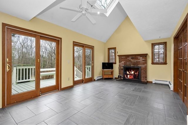 7 Neck Hill Rd, Mendon, MA 01756