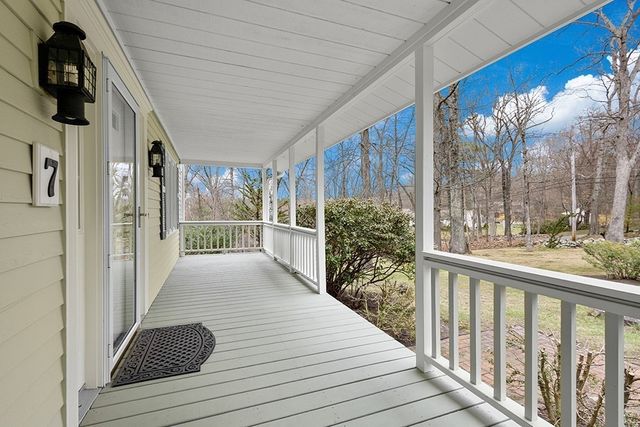 7 Neck Hill Rd, Mendon, MA 01756