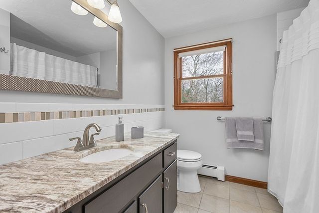 7 Neck Hill Rd, Mendon, MA 01756