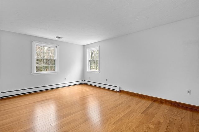 7 Neck Hill Rd, Mendon, MA 01756