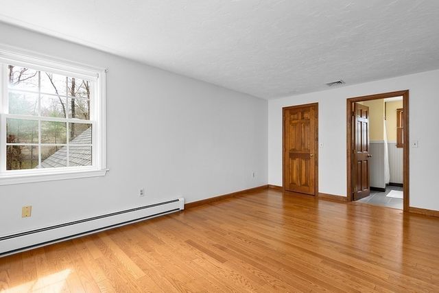 7 Neck Hill Rd, Mendon, MA 01756