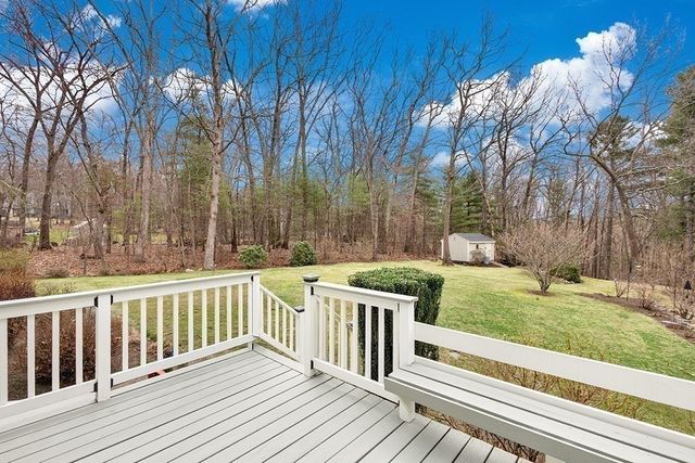 7 Neck Hill Rd, Mendon, MA 01756