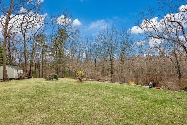 7 Neck Hill Rd, Mendon, MA 01756