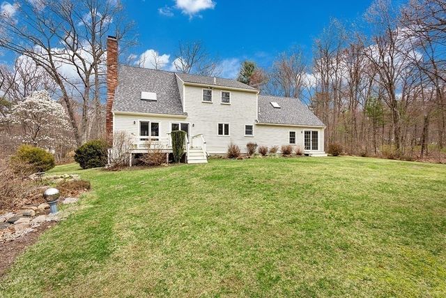 7 Neck Hill Rd, Mendon, MA 01756