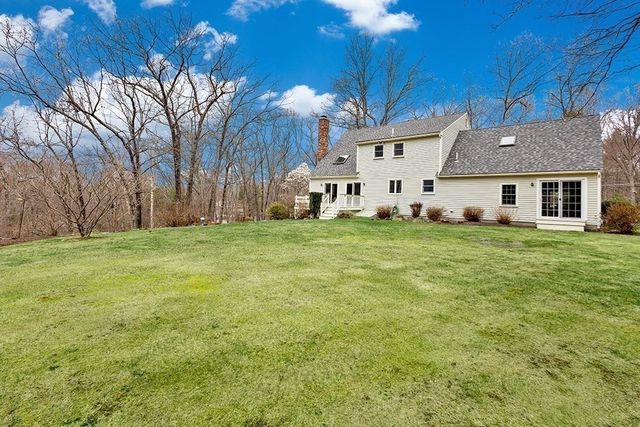 7 Neck Hill Rd, Mendon, MA 01756