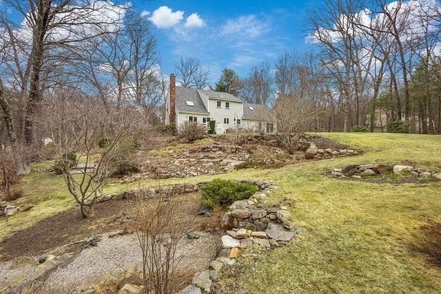 7 Neck Hill Rd, Mendon, MA 01756