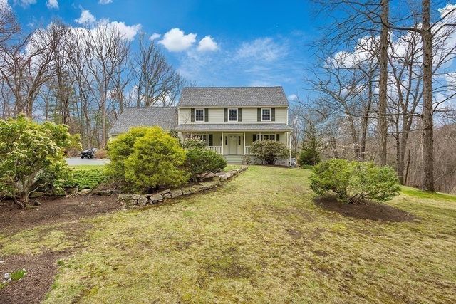 7 Neck Hill Rd, Mendon, MA 01756
