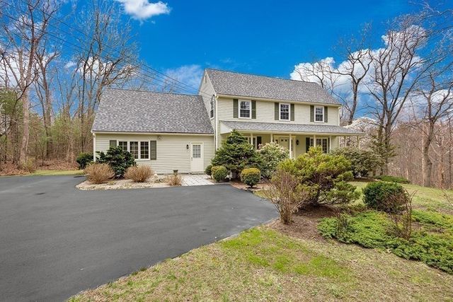 7 Neck Hill Rd, Mendon, MA 01756