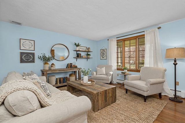 7 Neck Hill Rd, Mendon, MA 01756