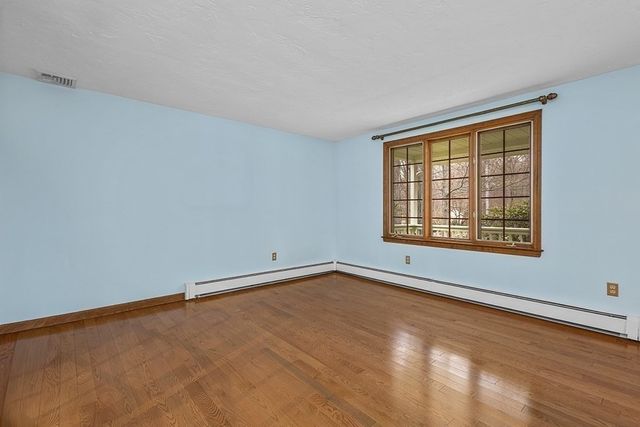 7 Neck Hill Rd, Mendon, MA 01756