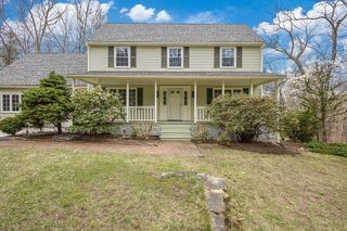 7 Neck Hill Rd, Mendon, MA 01756