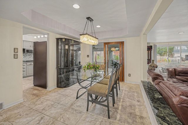 16371 Timberview Drive, Clinton Township, MI 48036