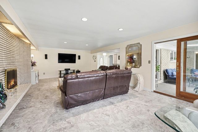 16371 Timberview Drive, Clinton Township, MI 48036