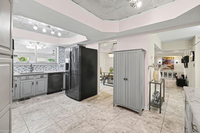 16371 Timberview Drive, Clinton Township, MI 48036