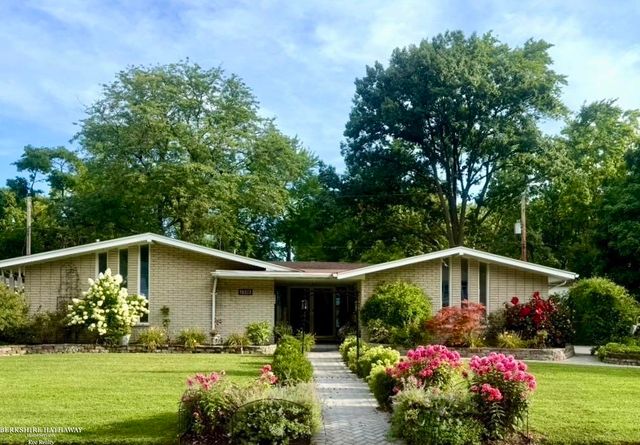 16371 Timberview Drive, Clinton Township, MI 48036