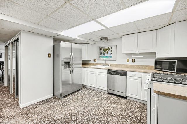 16371 Timberview Drive, Clinton Township, MI 48036