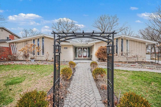 16371 Timberview Drive, Clinton Township, MI 48036