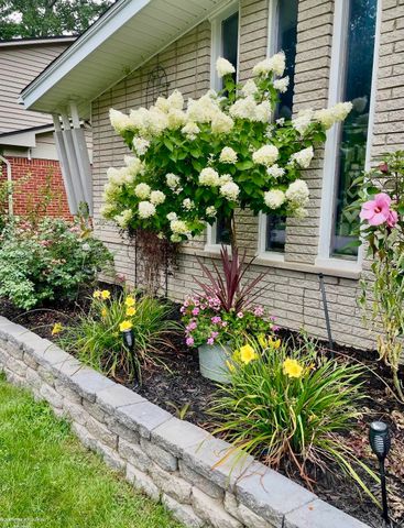 16371 Timberview Drive, Clinton Township, MI 48036