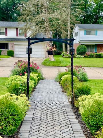 16371 Timberview Drive, Clinton Township, MI 48036