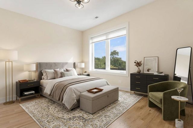 4605 S Saint Lawrence Avenue 201, Chicago, IL 60653