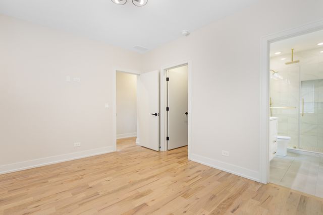 4605 S Saint Lawrence Avenue 201, Chicago, IL 60653