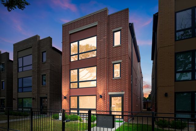 4605 S Saint Lawrence Avenue 201, Chicago, IL 60653