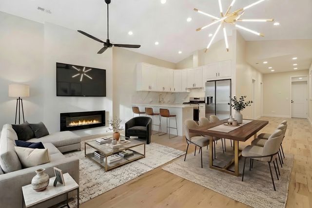 4605 S Saint Lawrence Avenue 201, Chicago, IL 60653