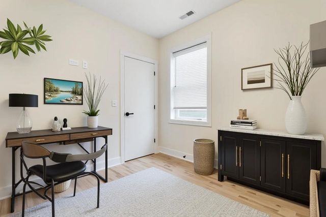 4605 S Saint Lawrence Avenue 201, Chicago, IL 60653
