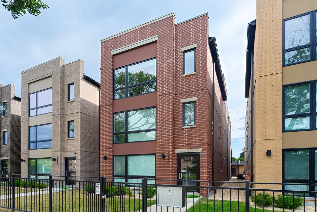 4605 S Saint Lawrence Avenue 201, Chicago, IL 60653