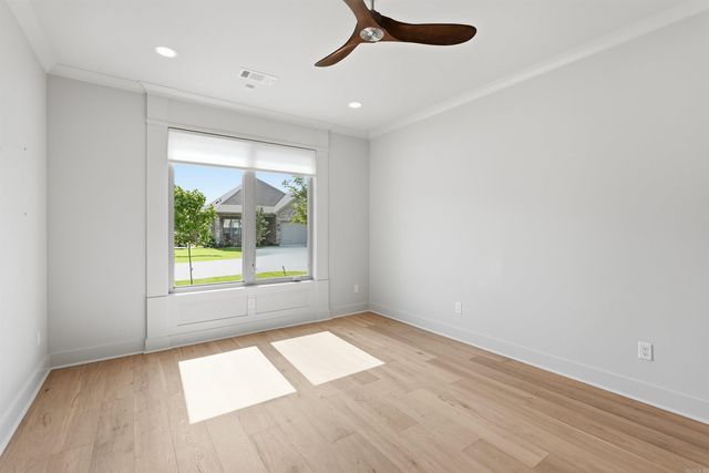 135 Woodlands Park Drive, Little Rock, AR 72211