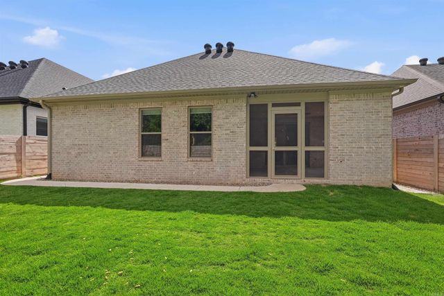 135 Woodlands Park Drive, Little Rock, AR 72211