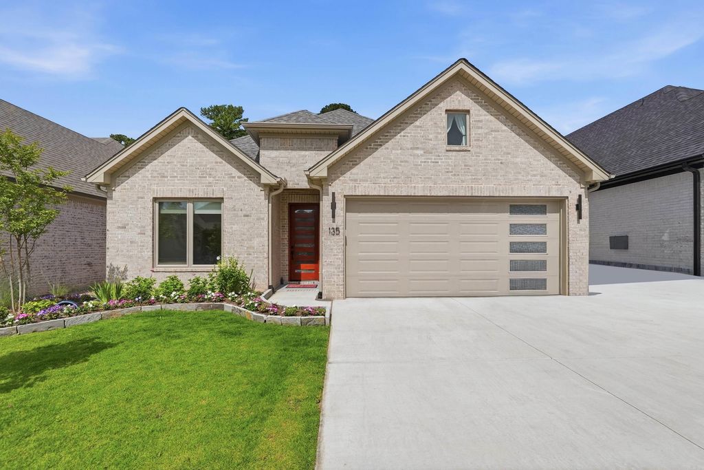 135 Woodlands Park Drive, Little Rock, AR 72211