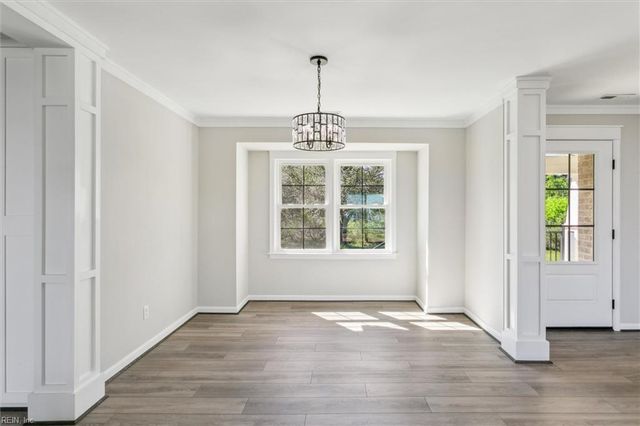 12 Lands End CIR, Hampton, VA 23669
