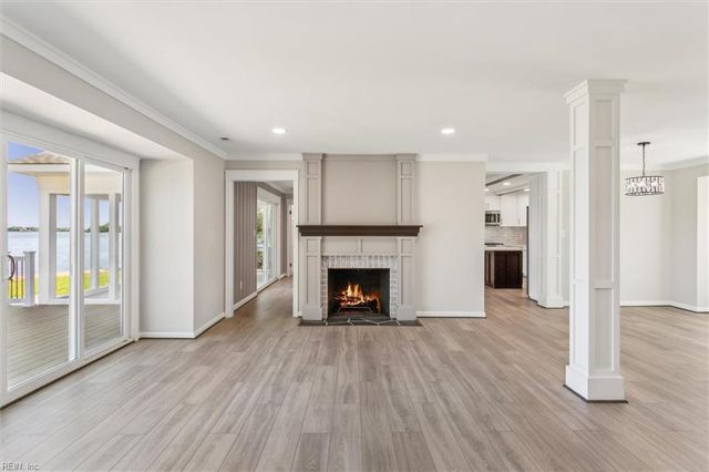 12 Lands End CIR, Hampton, VA 23669
