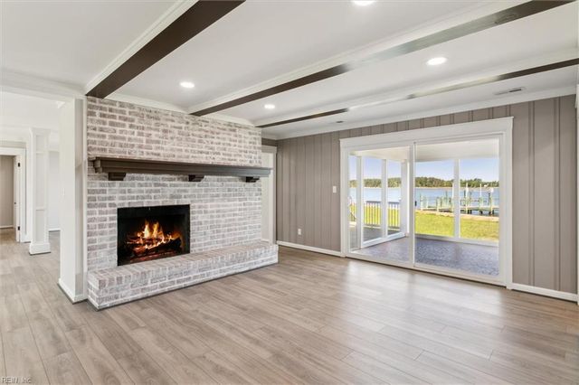 12 Lands End CIR, Hampton, VA 23669