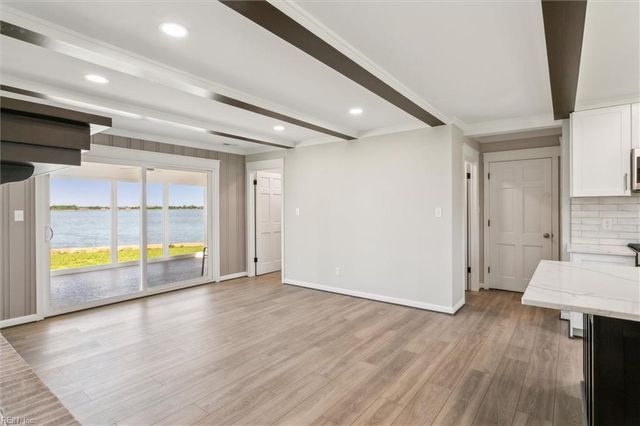 12 Lands End CIR, Hampton, VA 23669