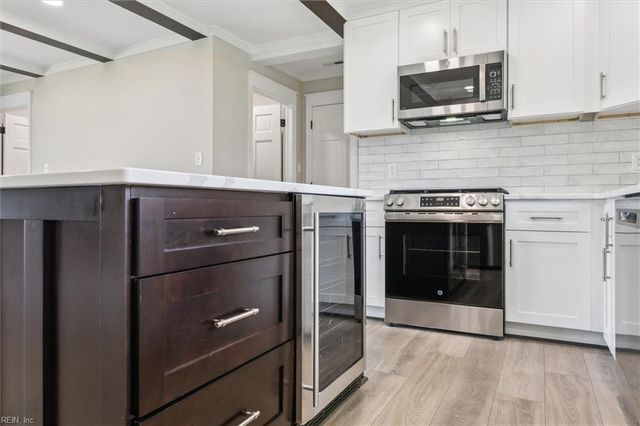 12 Lands End CIR, Hampton, VA 23669