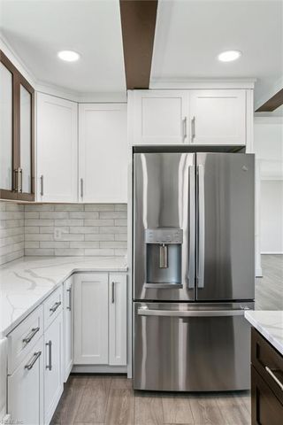 12 Lands End CIR, Hampton, VA 23669