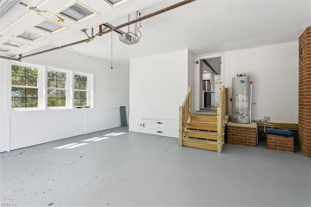 12 Lands End CIR, Hampton, VA 23669