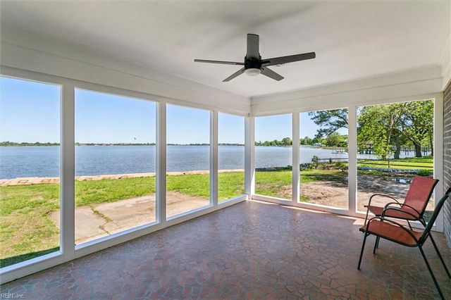 12 Lands End CIR, Hampton, VA 23669
