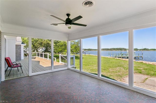 12 Lands End CIR, Hampton, VA 23669