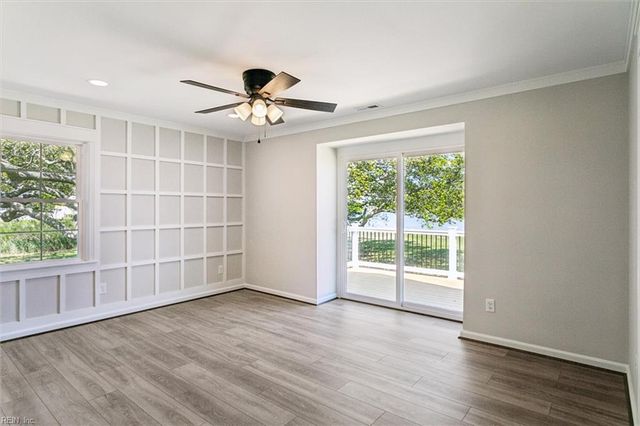 12 Lands End CIR, Hampton, VA 23669