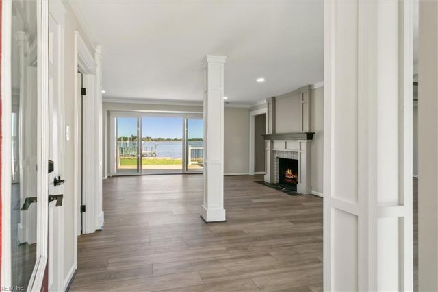 12 Lands End CIR, Hampton, VA 23669